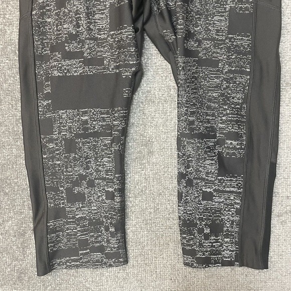 Under Armour Leggings Womens Large Grey Crop Heat Gear Active Workout Stretch - Picture 3 of 10